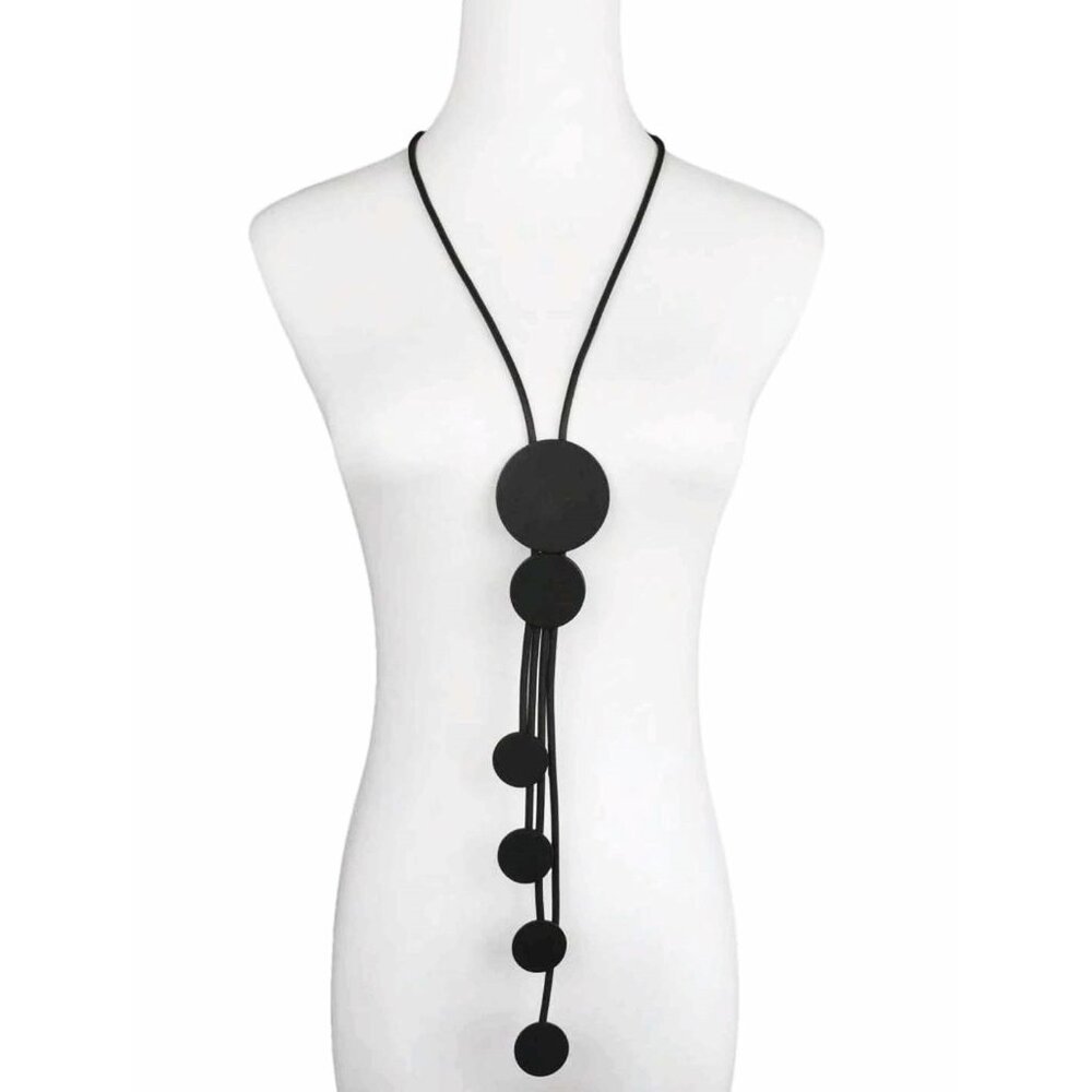 Necklace. Onyx Wooden Circular Shapes on Rubberized Cord. - Picture 4 of 4